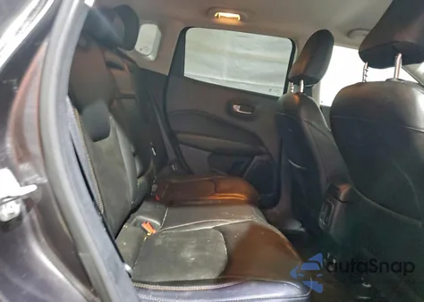 2018 Jeep Compass Latitude z USA, uszkodzony, nr VIN 3C4NJDBB2JT155081